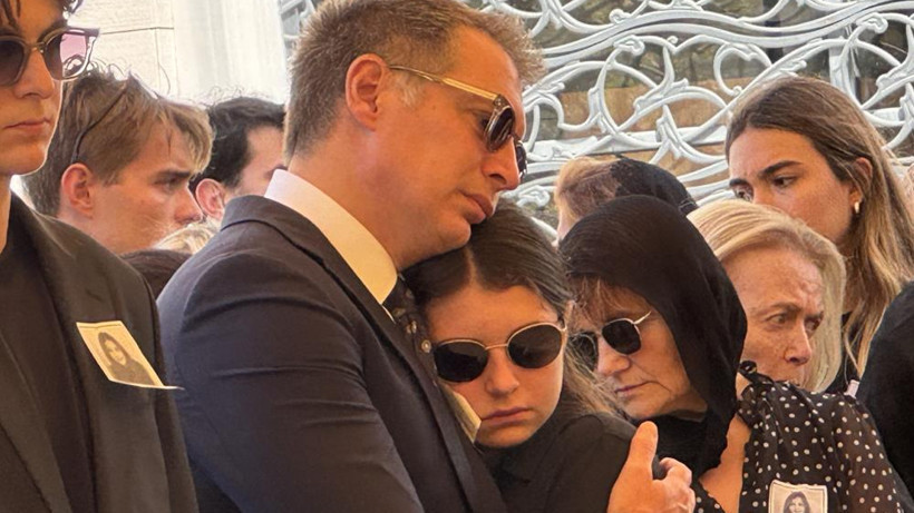 Miami'de Ölü Bulunmuştu... İş İnsanı Hasan Akçakayalıoğlu'nun Kızı Defne Akçakayalıoğlu Toprağa Verildi - Resim : 1