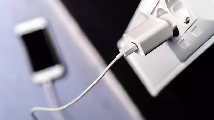 Telefonunu Böyle Şarj Edenler Yandı: Uzmanlar Uyardı! Büyük Tehlike Kapıda - Resim : 1