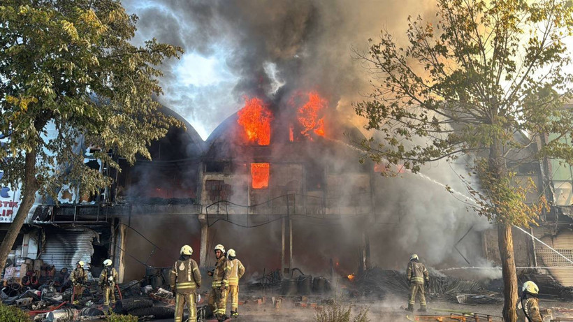 İSTOÇ'ta Büyük Yangın! 17 İş Yeri Zarar Gördü - Resim : 3
