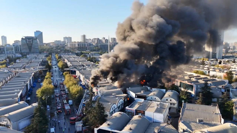 İSTOÇ'ta Büyük Yangın! 17 İş Yeri Zarar Gördü - Resim : 6