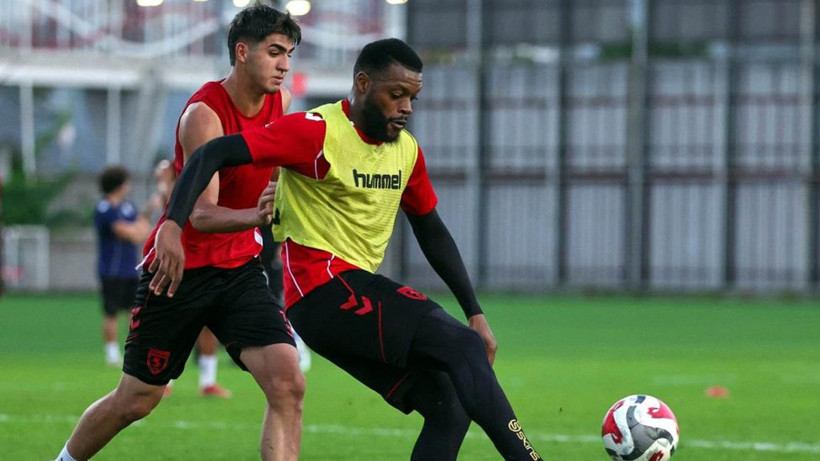 Samsunspor’un Konferans Ligi Kadrosu Belli Oldu! O İsmi Son Dakikada Yetiştirdi - Resim : 1