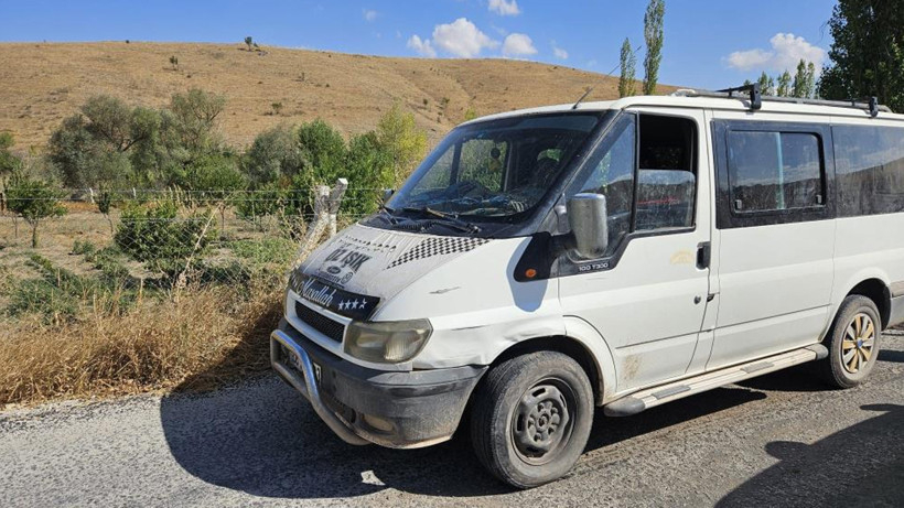 Çorum'da Feci Kaza! Minibüs ile Otomobil Birbirine Girdi, Yaralılar Var - Resim : 1