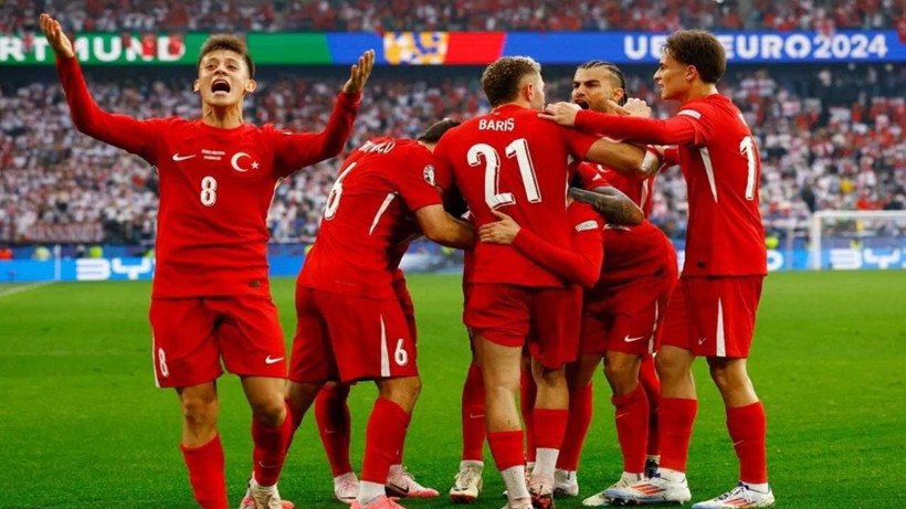 Ay Yıldız Bir Esti Tam Esti! Spor Yorumcuları Türkiye'nin Gürcistan Zaferinin Kritik Noktasını Açıkladı: ‘Montella Küllerinden Doğan Yeni Bir Takım Yarattı’ - Resim: 7