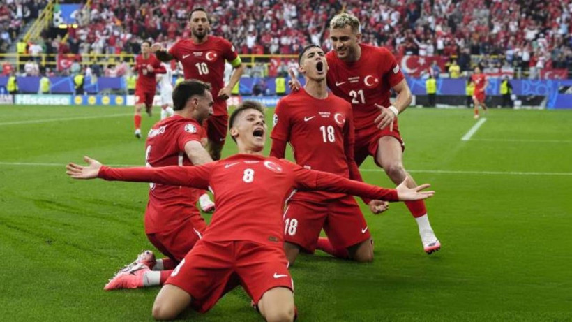 Ay Yıldız Bir Esti Tam Esti! Spor Yorumcuları Türkiye'nin Gürcistan Zaferinin Kritik Noktasını Açıkladı: ‘Montella Küllerinden Doğan Yeni Bir Takım Yarattı’ - Resim: 1