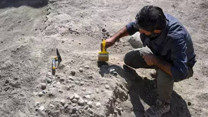 Van’ın Göbeğinde Keşfettiler! Arkeoloji Tarihinde Bir İlk, Yığıntı Halinde Bulundu: Bir Tanesi Bile Çok Değerli - Resim: 6