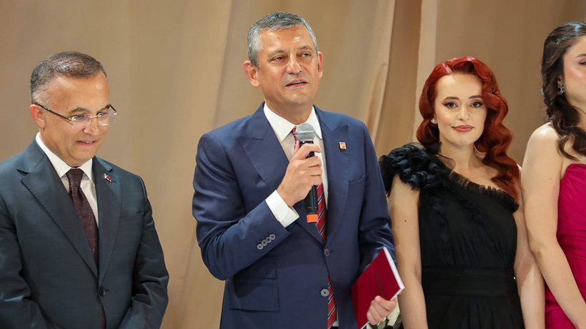 CHP'li Vekillerin Mutlu Günü: Özgür Özel Nikah Şahidi Oldu - Resim : 2