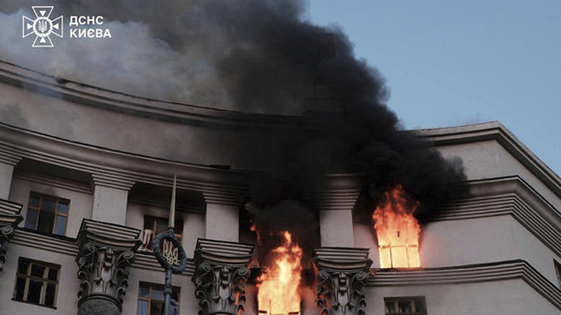 Rusya-Ukrayna Savaşında Bir İlk! Kiev’de Hükümet Binası Vuruldu… 805 İHA, 13 Füze, 3 Can Kaybı - Resim : 1