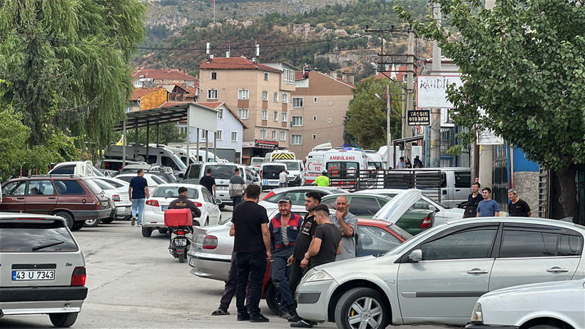 Kütahya’da Okul Servis Kazası: 5 Özel Eğitim Öğrencisi Yaralandı, Görüntüler Ortaya Çıktı - Resim : 1