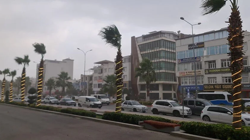 Adana ve Osmaniye’de Çifte Felaket! Sadece 10 Dakika Yetti... Çatılar Uçtu, Depolar Savruldu, Araçlar Yolda Kaldı - Resim : 4