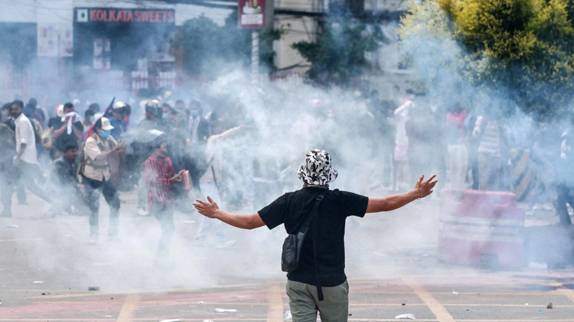 Sosyal Medya Yasağı Nepal'i Karıştırdı! Başbakan Oli İstifa Etti - Resim : 1