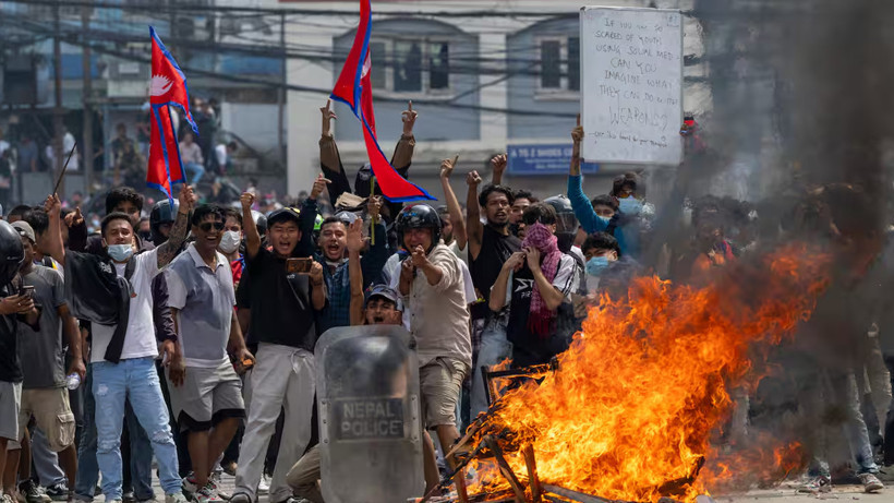 Sosyal Medya Yasağı Nepal'i Karıştırdı! Başbakan Oli İstifa Etti - Resim : 2