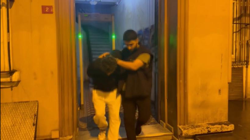 Yine Rezidans, Yine Şüpheli Kadın Ölümü! Sevgilisinin Evinde Ölü Bulundu, Kaçan Erkek Tutuklandı: İşte O Görüntüler... - Resim : 6