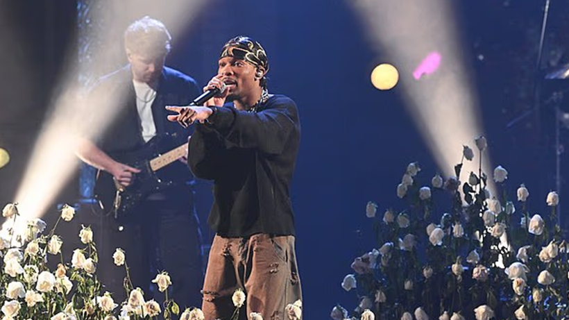 Dünyaca Ünlü Şarkıcının Aracından Ceset Çıktı! Hollywood’u Sarsan Olay, Herkes Bunu Konuşuyor - Resim : 5