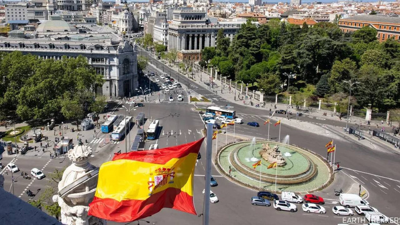 İspanya’da Yasa Tasarısı Onaylandı: Artık Açık Alanlarda Sigara İçmek Yasak - Resim : 1