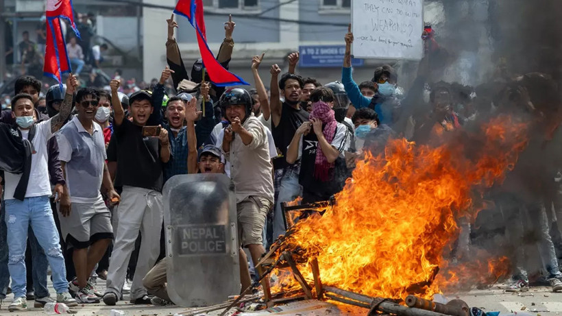 Nepal'de İsyan Büyüyor! 15 Binden Fazla Mahkum Firar Etti - Resim : 2