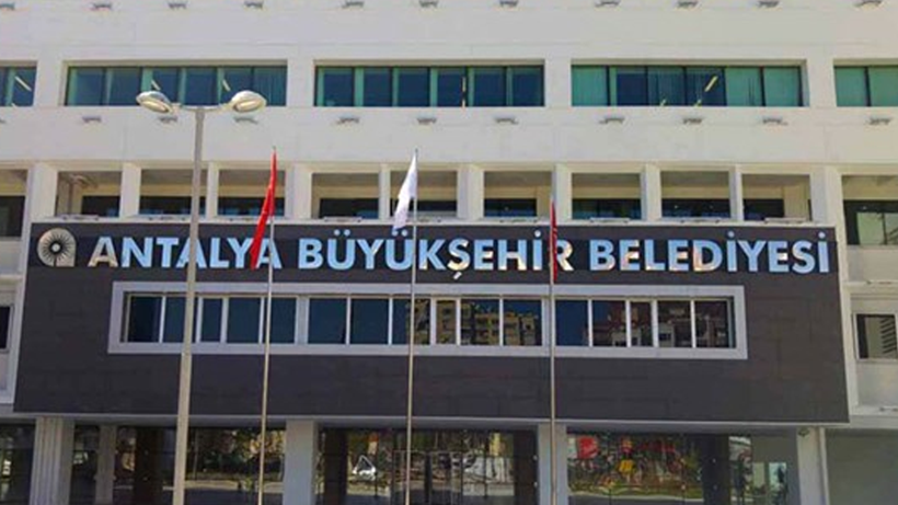 Antalya Belediyesi’ne Rüşvet Soruşturmasında Yeni Gelişme! Eski Manavgat Belediye Başkanı Şükrü Sözen Adliyeye Sevk Edildi - Resim : 1