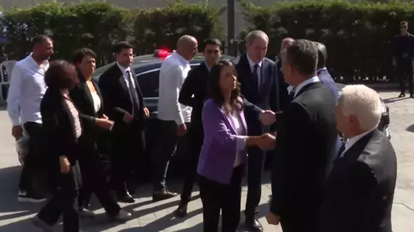 DEM Parti’den CHP ile Kritik Temas! Özgür Özel, Eski İstanbul İl Binası'na Geldi - Resim : 5