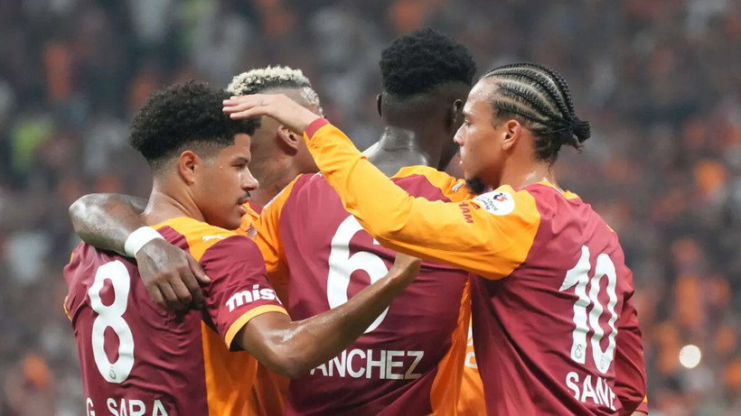 Milli Ara Bitti, Galatasaray Yeni Transferleriyle Sahaya Çıktı! Icardi İlk 11'de, Barış Alper'e Tezahürat... - Resim : 1