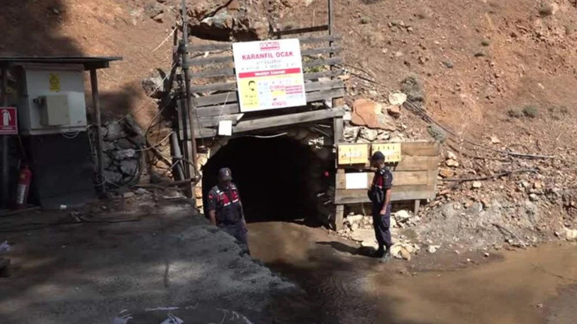 Denizli'de Madendeki Göçükte Mahsur Kalan 2 İşçiden Biri 25 Saat Sonra Kurtarıldı - Resim : 2