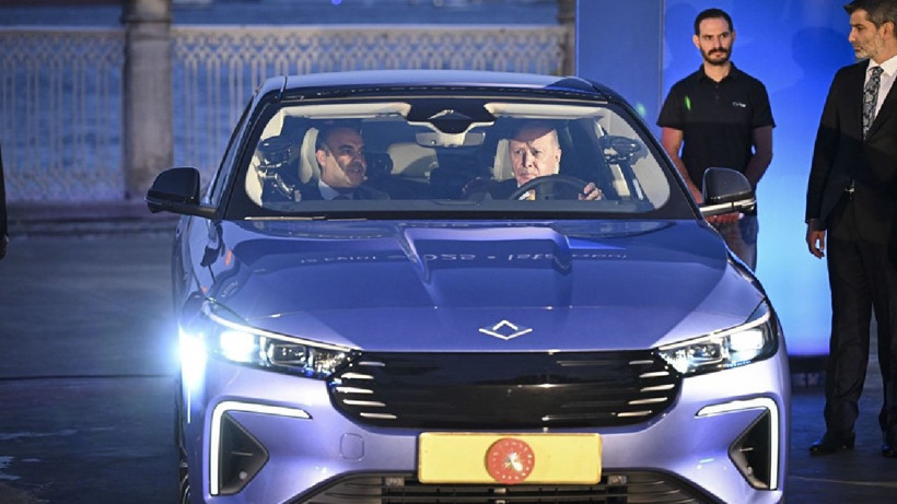 Cumhurbaşkanı Erdoğan Togg'un Yeni Modelini Test Etti! Yerli Otomobil T10F Artık Yollarda - Resim : 2