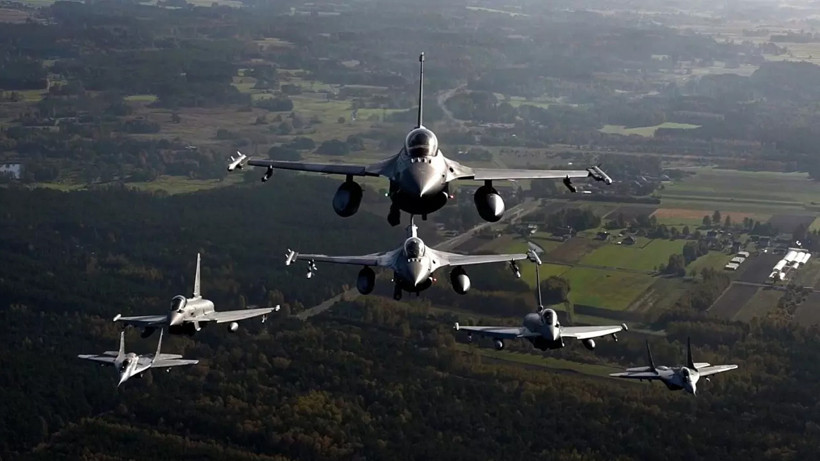 Rusya-Ukrayna Savaşında Yeni Perde: NATO Savaş Uçakları Sınırda - Resim : 2