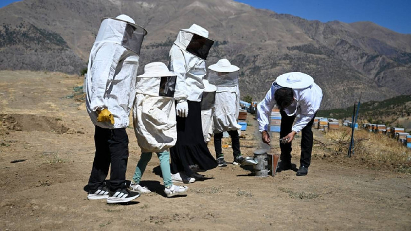Mesleğini Bırakıp Köye Taşındı: Sıfırdan Başlayıp Köşeyi Döndü! Şimdi Siparişlere Yetişemiyor - Resim: 3