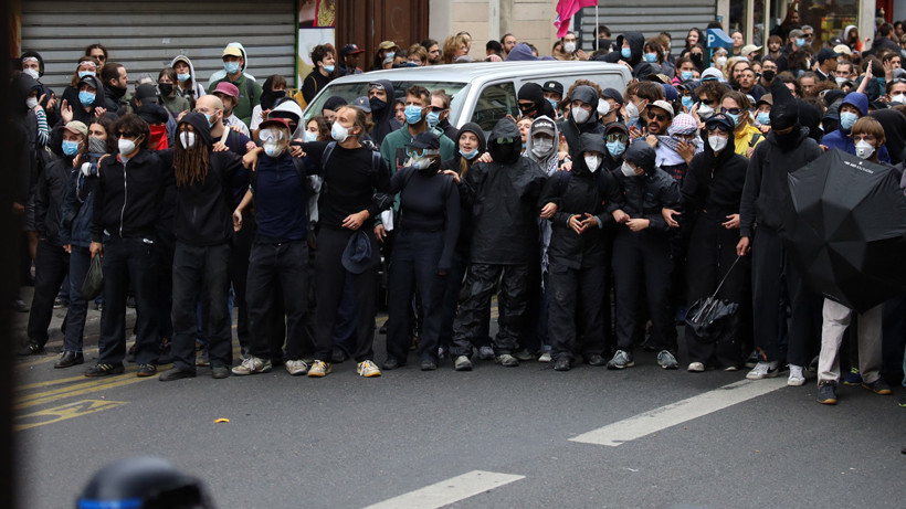 Fransa, Sadece Halka 'Kemer Sıktıran' Macron'a Karşı Ayakta! İsyan Büyüyor - Resim : 1