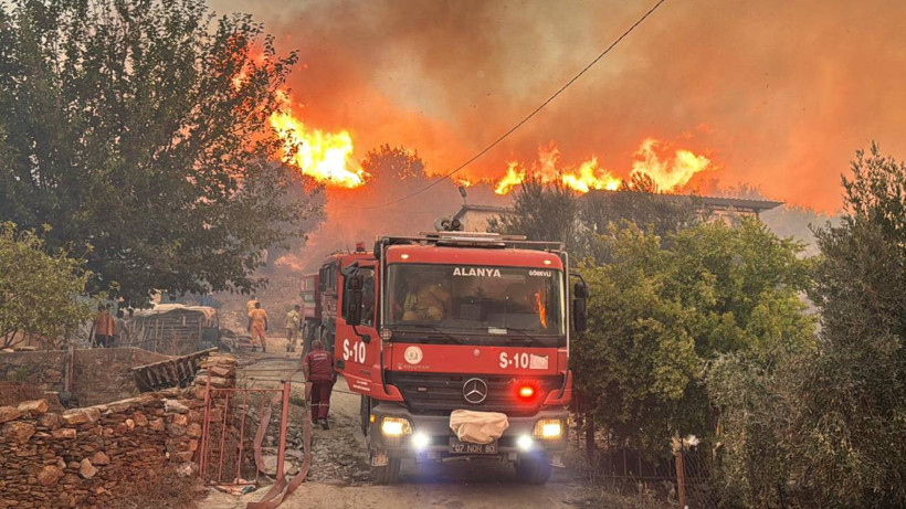 'Kızıl Kapan' Dört İli Sardı! Alevler Evlere Sıçradı, Vatandaşlar Mahsur Kaldı - Resim : 17