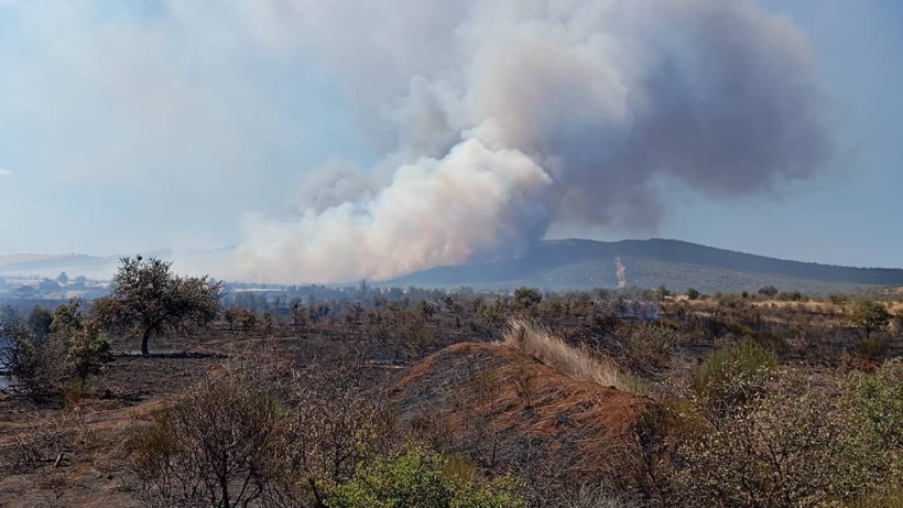 'Kızıl Kapan' Dört İli Sardı! Alevler Evlere Sıçradı, Vatandaşlar Mahsur Kaldı - Resim : 1