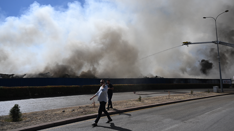 Ankara’da Geri Dönüşüm Fabrikasında Yangın! 1,5 Saat Sonra Kontrol Altına Alındı - Resim : 2
