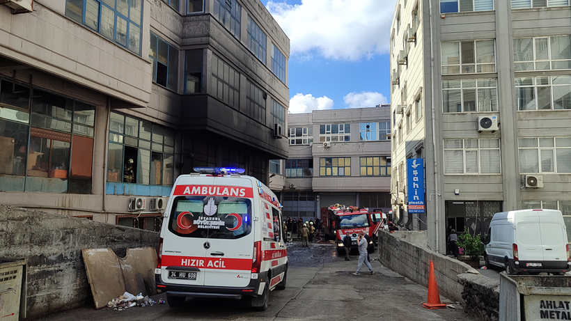 Eyüpsultan'da Plastik Deposunda Yangın Paniği! Alevler Kontrol Altına Alındı - Resim : 2