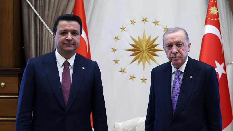 Siyasette Tartışma Yaratan Fotoğraf! Cumhurbaşkanı ile Aynı Karede Yer Alan Mahmut Arıkan’dan Net Mesaj: ‘Kimsenin Hasmı Değiliz’ - Resim : 2