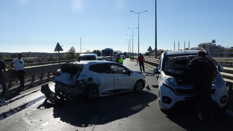 Antalya'da 4 Araçlı Zincirleme Kaza: 3’ü Rus Turist 5 Yaralı - Resim : 1