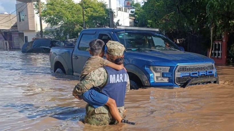 Meksika'da Sel Felaketi! Ülke Yerle Bir Oldu: 42 Ölü, 27 Kayıp - Resim : 3