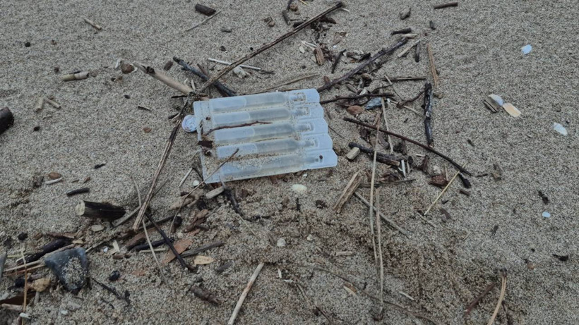 Bartın’da Deniz Turuncuya Döndü: Sahile Vuran Atıklar Şoke Etti - Resim : 1