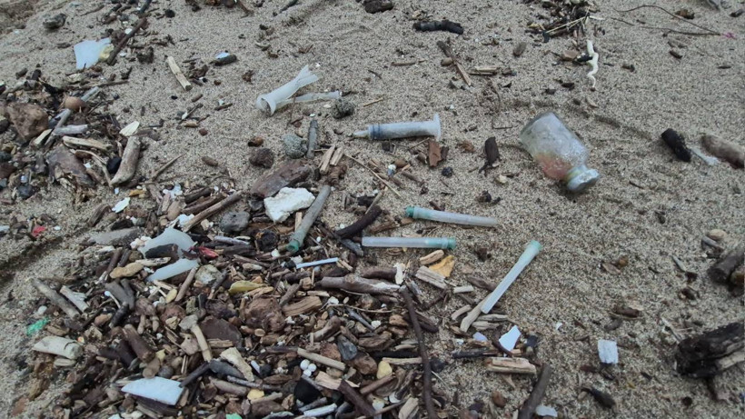 Bartın’da Deniz Turuncuya Döndü: Sahile Vuran Atıklar Şoke Etti - Resim : 2