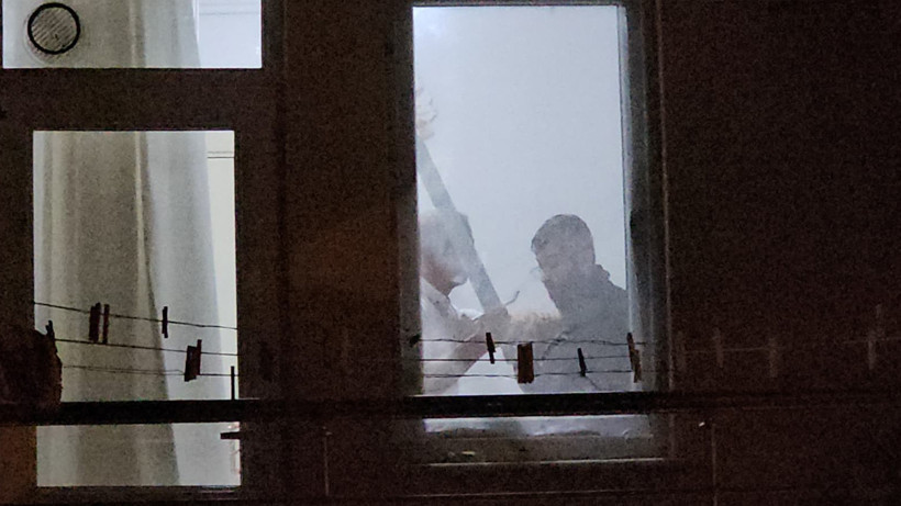 Çorum'da Korkunç Anlar... Arkadaşını Kılıçla Rehin Aldı! - Resim : 1