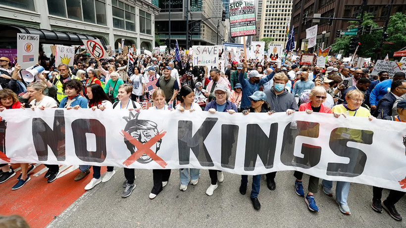 ABD Tek Bir Sesle Sokağa Döküldü: 'KRALLARA HAYIR' - Resim : 1