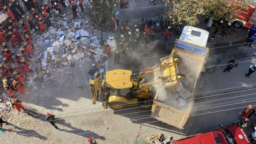 Gebze'den Acı Haber! Anne ve Babanın Cansız Bedenleri Enkazdan Çıkarıldı - Resim : 1
