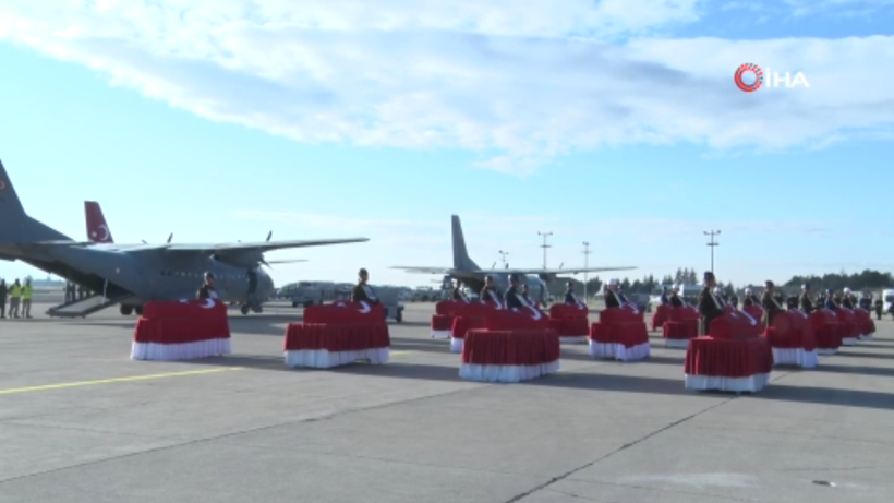 Şehitlerimiz İçin Ankara'da Tören! Türkiye Evlatlarını Son Yolculuklarına Uğurluyor - Resim : 3