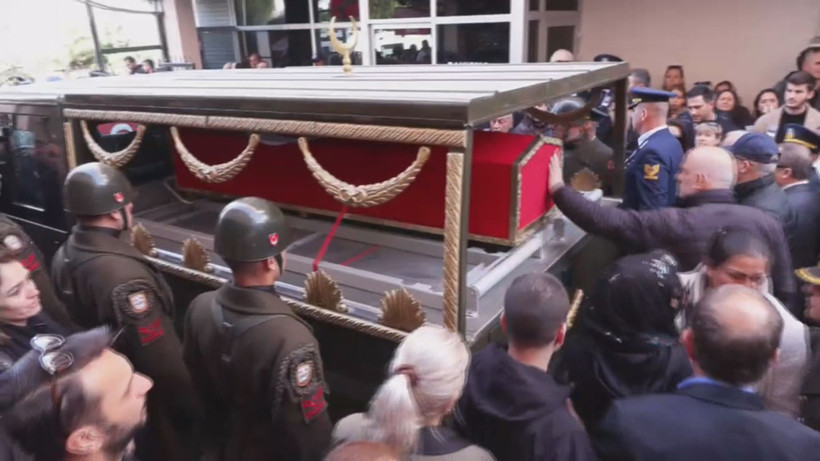 Türkiye Yasta... Şehit Pilot Yarbay Gökhan Korkmaz Son Yolculuğuna Uğurlanıyor - Resim : 2