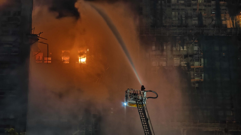 Hong Kong Cehennemi Yaşıyor! Büyük Yangında Ölü Sayısı Arttı, Yüzlerce Kişiden Haber Yok - Resim : 1