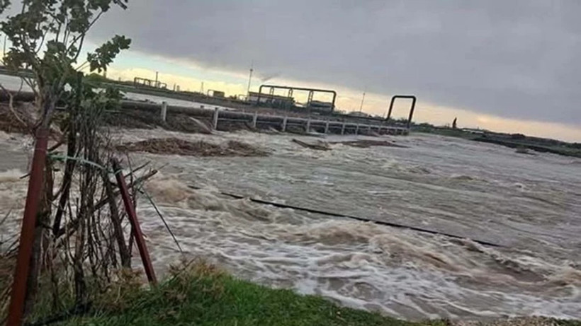 Ege ile Marmara'yı Sağanak Vurdu! Çay Taştı, Evleri Su Bastı - Resim : 2