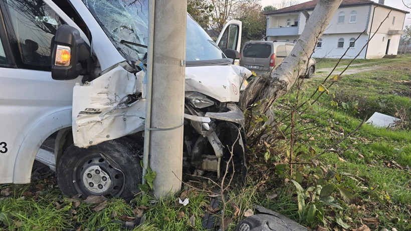 Bursa'da Feci Kaza! İşçi Servisi ile Ticari Araç Birbirine Girdi: 11 Yaralı - Resim : 1