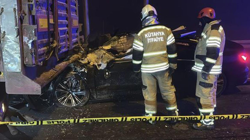 Yoğun Siste Can Pazarı: Otomobil TIR’a Çarptı, 4 Ölü - Resim : 2