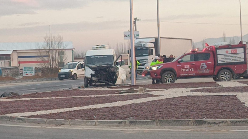 Afyonkarahisar'da Öğrenci Servisi Kaza Yaptı: Çok Sayıda Yaralı Var! - Resim : 1