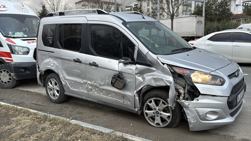 Otobüs, Kamyon, Otomobil... Hepsi Birbirine Girdi! Yaralılar Var - Resim : 1