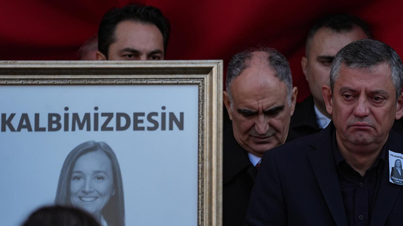 Gülşah Durbay’a Son Veda! Özel ‘Altı Ayda Bir Tabut Bayraklıyoruz’ Diyerek Gözyaşlarına Boğuldu - Resim : 3