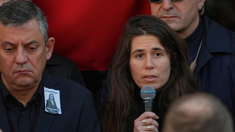 Gülşah Durbay’a Son Veda! Özel ‘Altı Ayda Bir Tabut Bayraklıyoruz’ Diyerek Gözyaşlarına Boğuldu - Resim : 1