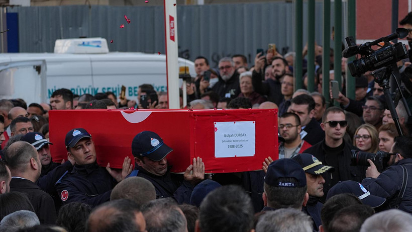 Gülşah Durbay’a Son Veda! Özel ‘Altı Ayda Bir Tabut Bayraklıyoruz’ Diyerek Gözyaşlarına Boğuldu - Resim : 2